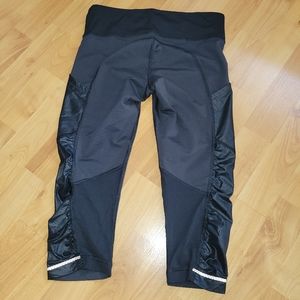 Lululemon Cut the Crop Wee Stripe Black Workout Leggings Size 4